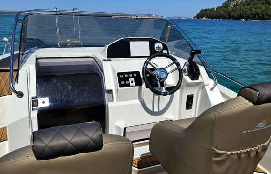 Motorboat Atlantic Marine 690 200hp