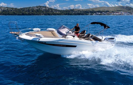 Motorboat Atlantic Marine 690 200hp