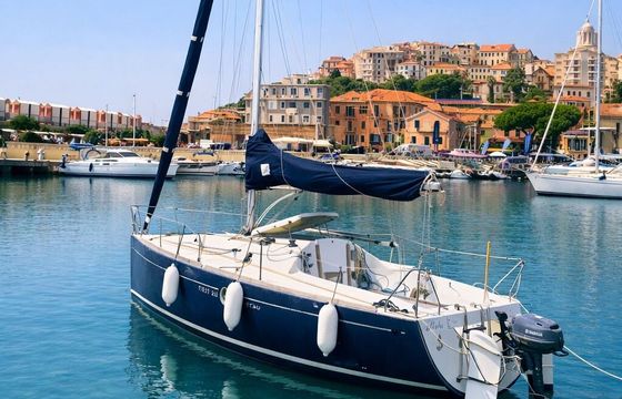 Sailboat Beneteau First 211 7m