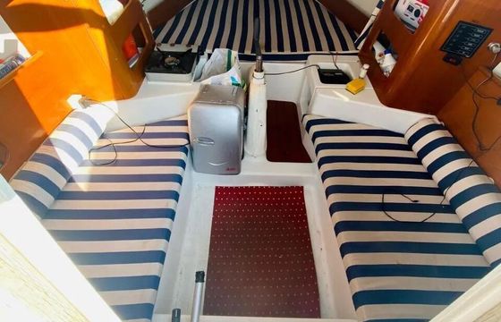 Sailboat Beneteau First 211 7m