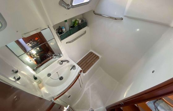 Sailboat Beneteau Oceanis Clipper 343 10.4m