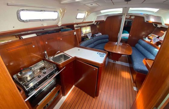 Sailboat Beneteau Oceanis Clipper 343 10.4m