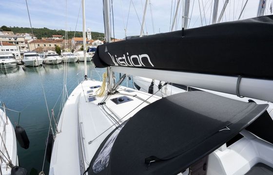 Sailboat Bénéteau Oceanis 37.1 11m