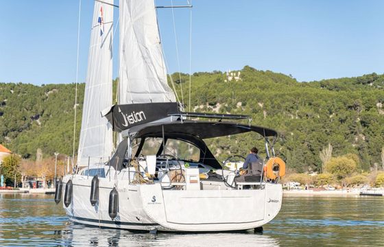 Sailboat Bénéteau Oceanis 37.1 11m