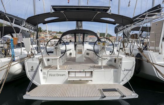 Sailboat Bénéteau Oceanis 37.1 11m