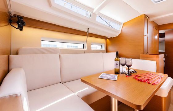 Sailboat Jeanneau Sun Odyssey 440 13.39m