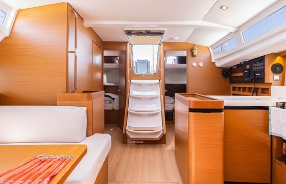 Sailboat Jeanneau Sun Odyssey 440 13.39m