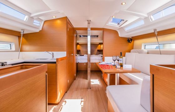 Sailboat Jeanneau Sun Odyssey 440 13.39m
