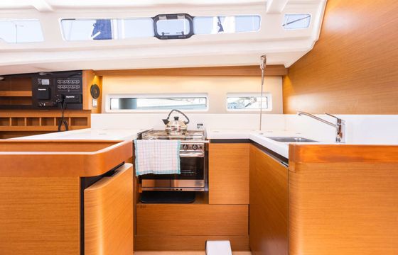 Sailboat Jeanneau Sun Odyssey 440 13.39m