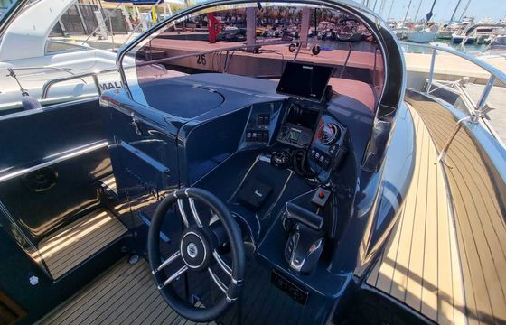 Motorboat MOONDAY 780 WA 300hp