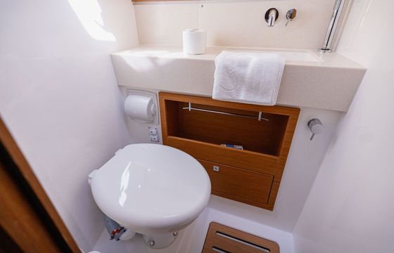 Sailboat Dufour Dufour 470 owner layout 14.93m