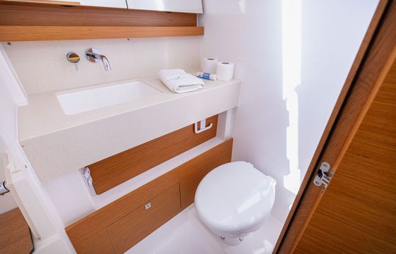 Sailboat Dufour Dufour 470 owner layout 14.93m
