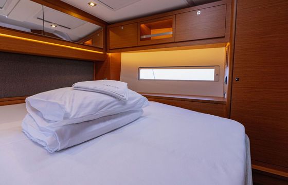 Sailboat Dufour Dufour 470 owner layout 14.93m