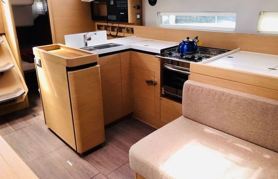 Sailboat Jeanneau Sun Odyssey 410 12.3m