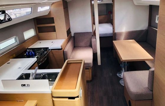 Sailboat Jeanneau Sun Odyssey 410 12.3m