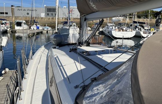 Sailboat Jeanneau Sun Odyssey 410 12.3m