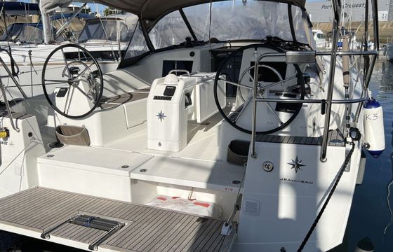 Sailboat Jeanneau Sun Odyssey 410 12.3m