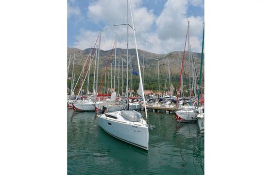 Sailboat JEANNEAU SUN ODYSSEY 349 10.34m