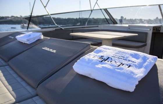 Motorboat Ferretti Itama 38 870hp