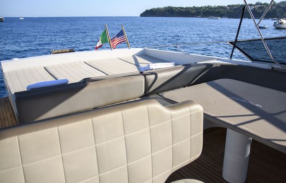 Motorboat Ferretti Itama 38 870hp