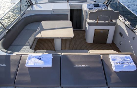 Motorboat Ferretti Itama 38 870hp