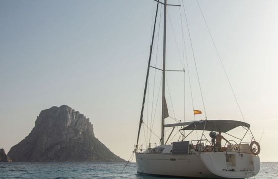Sailboat Beneteau Oceanis 43 14m