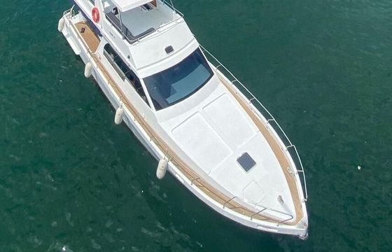 Motor yacht custom 2005 360hp