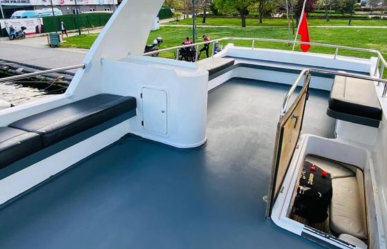 Motor yacht custom 2005 360hp