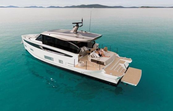 Motorboat Azimut Seadeck 6