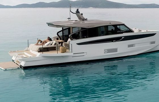 Motorboat Azimut Seadeck 6