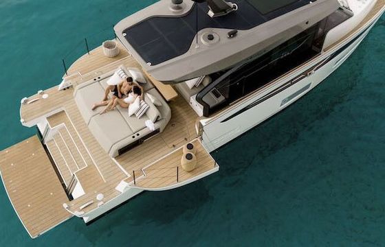 Motorboat Azimut Seadeck 6