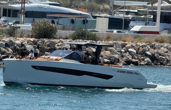 Motorboat Fiart 43 walkaround 900hp