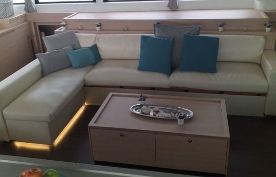 Catamaran Lagoon-Bénéteau Lagoon 620 - 6 + 2 cab. 18.9m