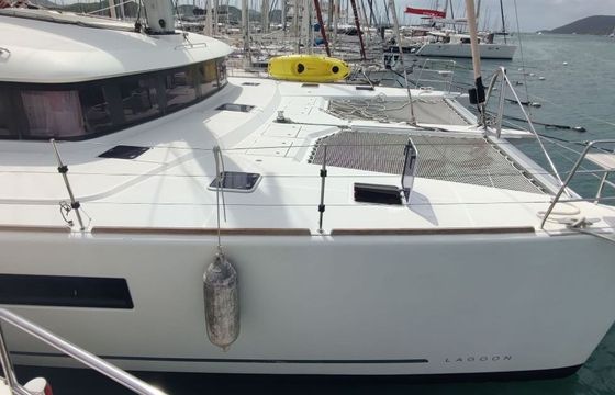 Catamaran Lagoon-Bénéteau Lagoon 620 - 6 + 2 cab. 18.9m