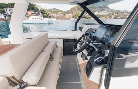 Motorboat Quarken 35 sports 600hp