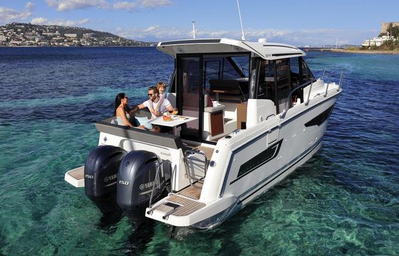 Motor yacht Jeanneau Merry Fisher 895