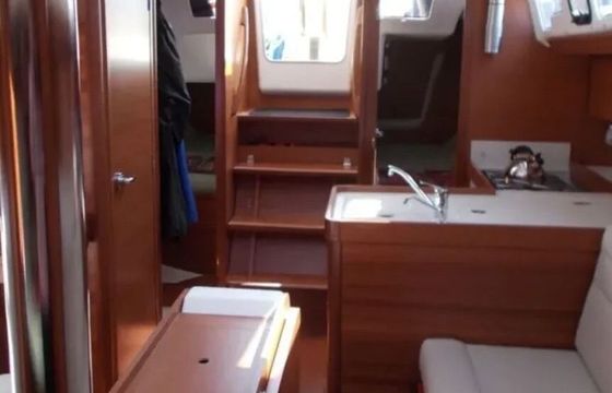 Sailboat Dufour 350 9.98m