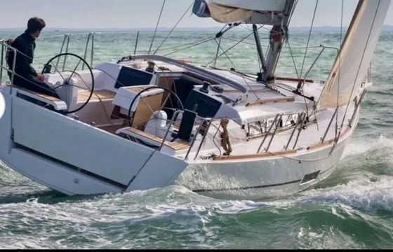 Sailboat Dufour 350 9.98m