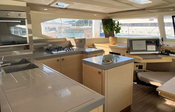 Catamaran Fountaine Pajot Fountaine Pajot Saona 47 Quintet - 5 + 1 cab. 13m