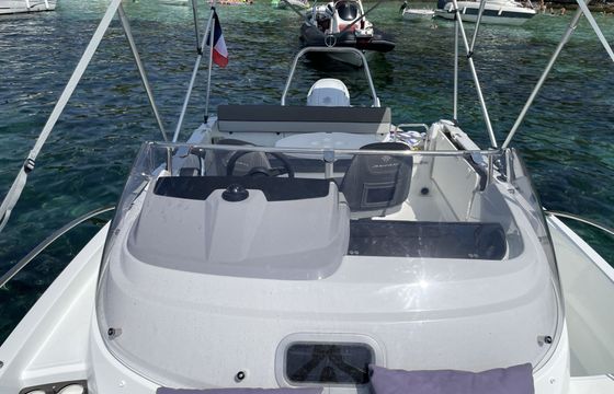 Motorboat Jeanneau Cap Camarat 6.5 WA 200hp