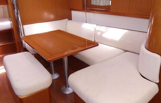 Sailboat Beneteau Oceanis 40 11.82m