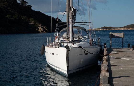 Sailboat Beneteau Oceanis 40 11.82m