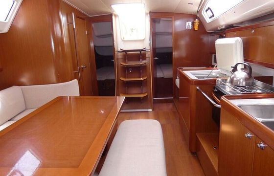 Sailboat Beneteau Oceanis 40 11.82m
