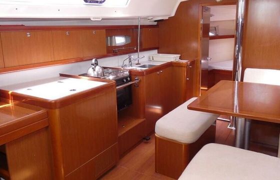 Sailboat Beneteau Oceanis 40 11.82m