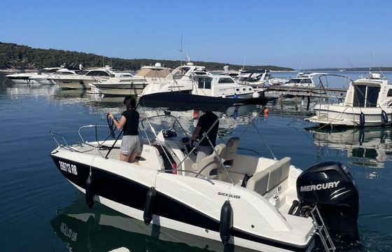 Motorboat Quicksilver 605 sundeck 175hp