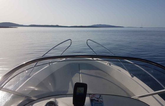 Motorboat Quicksilver Activ 555 Cabin 100hp