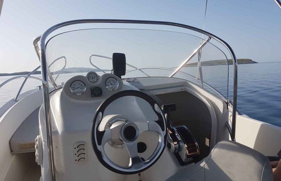 Motorboat Quicksilver Activ 555 Cabin 100hp