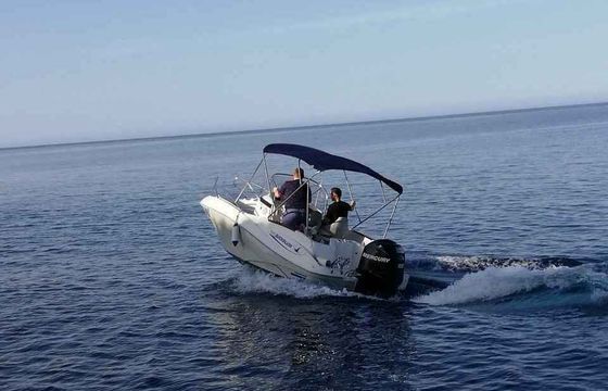 Motorboat Quicksilver Activ 555 Cabin 100hp