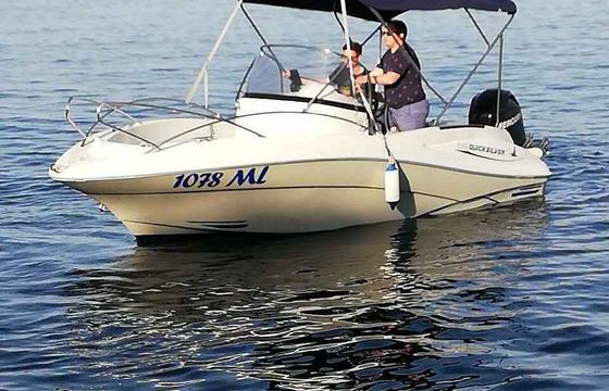 Motorboat Quicksilver Activ 555 Cabin 100hp