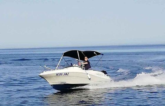 Motorboat Quicksilver Activ 555 Cabin 100hp